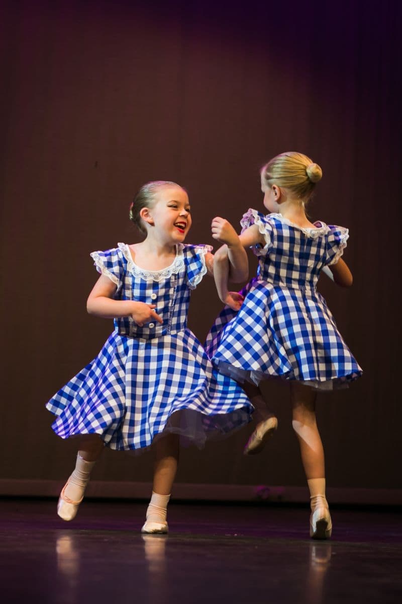 Progressing Ballet Technique classes in Woking